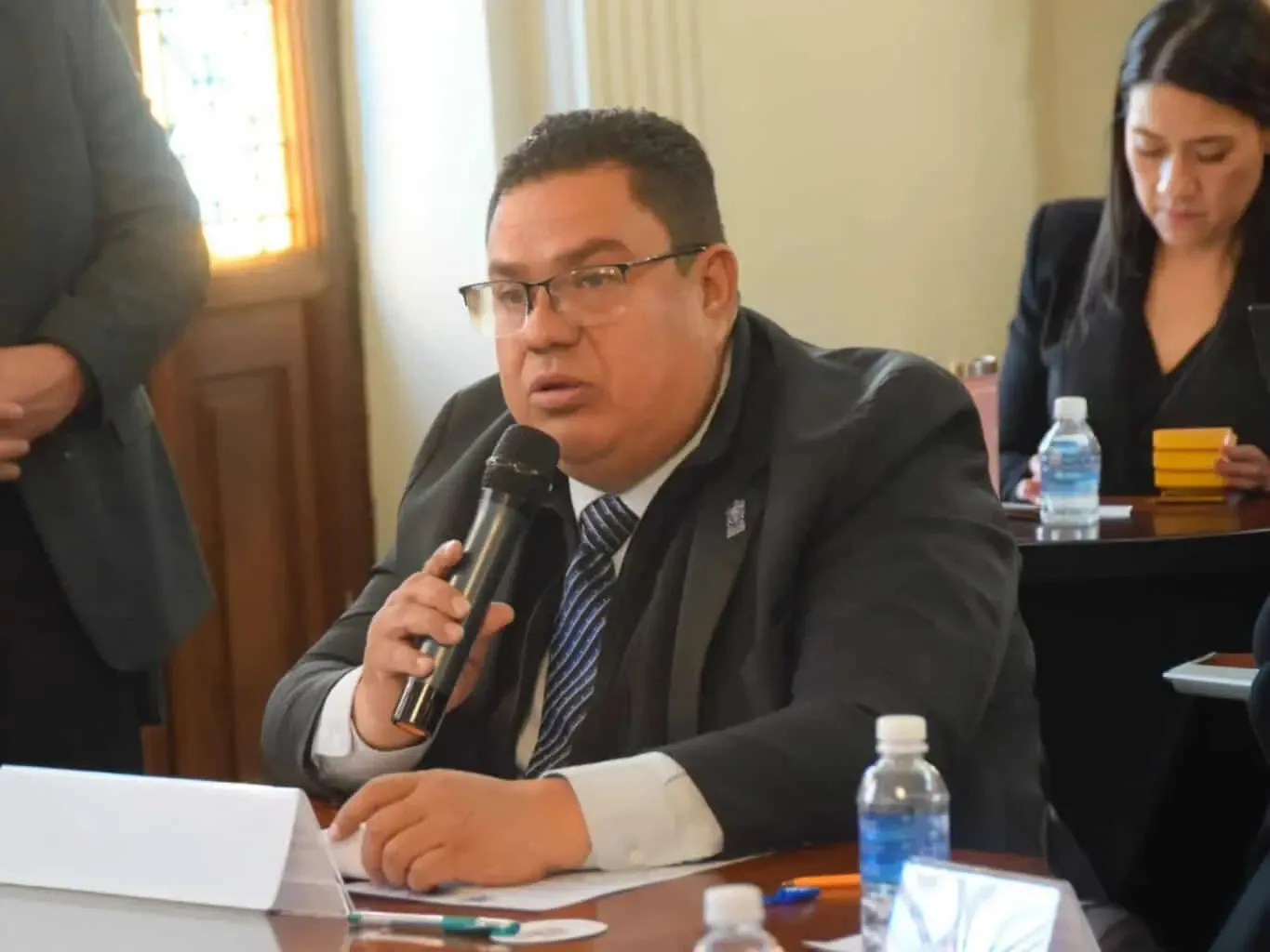 Reunión del Cabildo de Chihuahua donde se aprobaron reformas a reglamentos municipales.