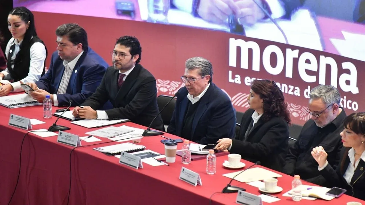 Reunión en el Senado sobre la reforma a la jornada laboral y días de descanso.