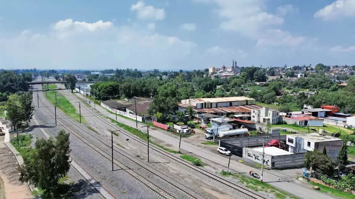"Reunión entre autoridades y vecinos de Teoloyucan sobre el Tren México-Querétaro."