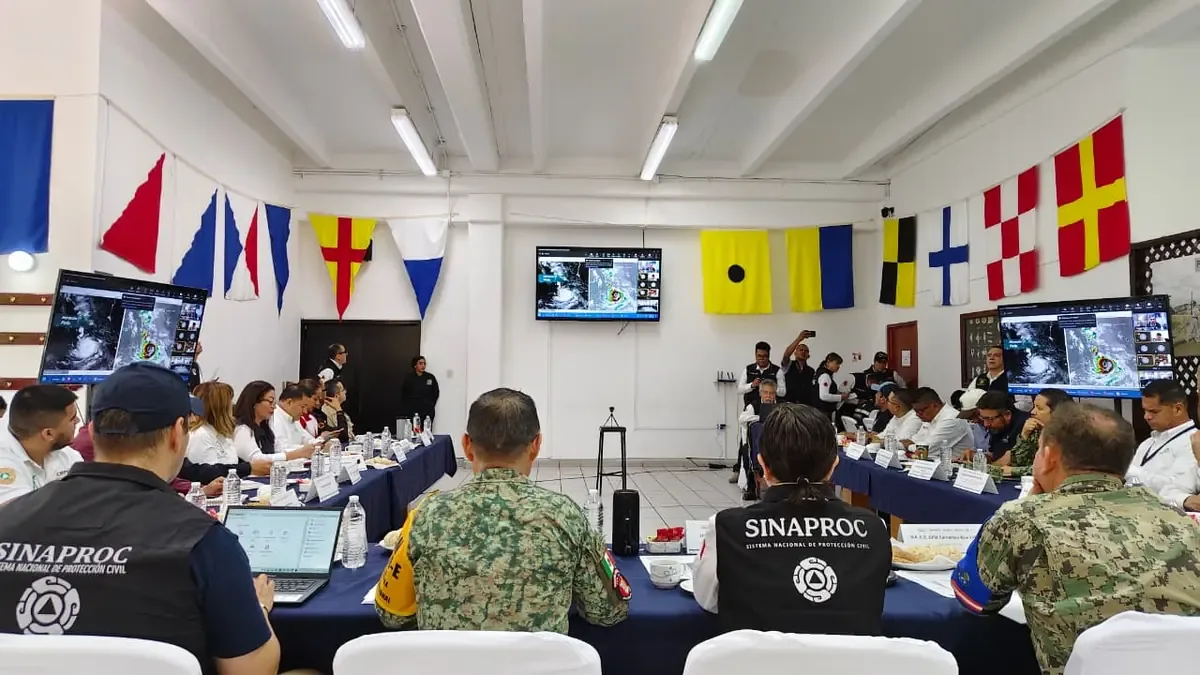 Se busca proteger a la población y coordinar acciones ante el avance del huracán Polo.