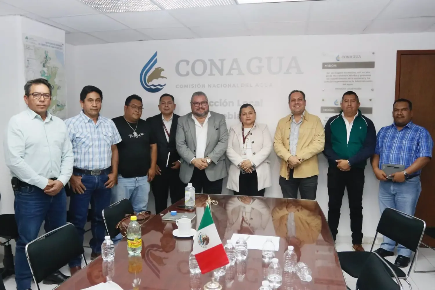 Reunión entre piperos y Conagua para discutir la regularización de pozos.