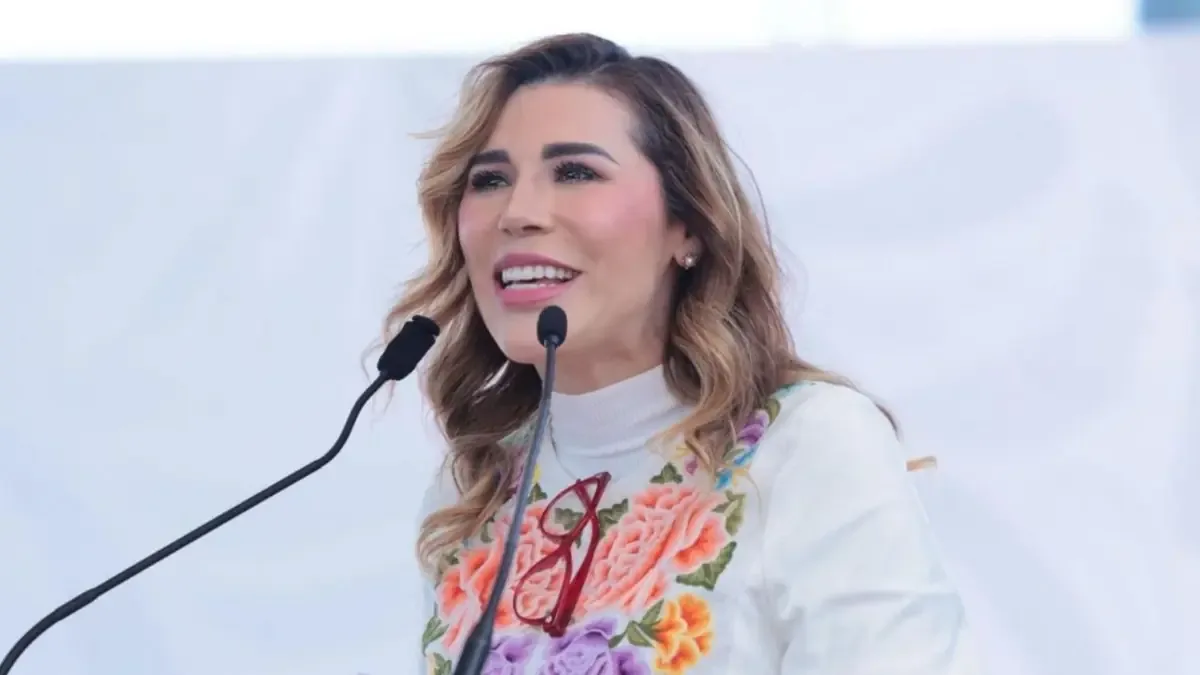 La gobernadora de Baja California enfrenta cargos y una posible orden de extradición tras nuevos audios filtrados.