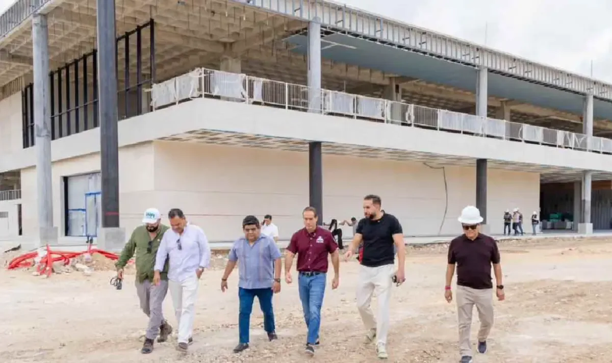 Revelan contratos públicos que benefician a familiares del secretario particular del alcalde de Tulum.