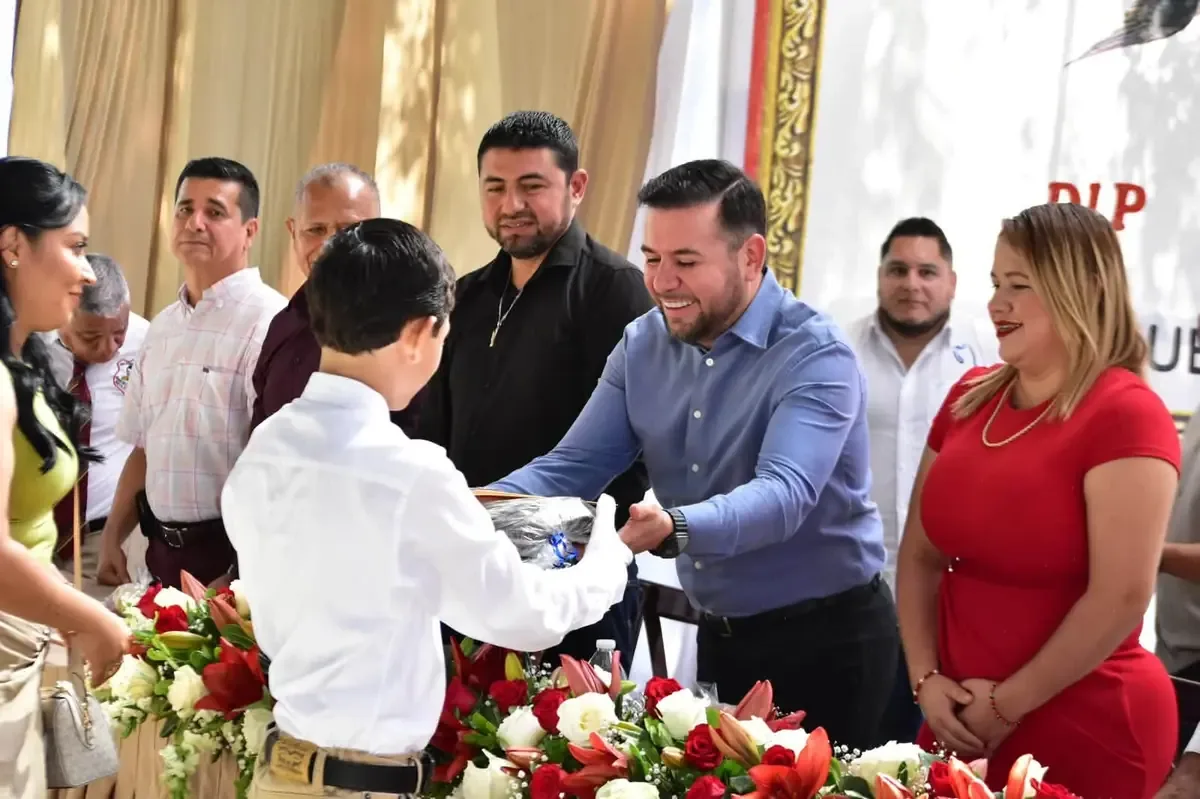 Su compromiso y presencia constante en el Distrito 22 lo distinguen como un referente de cercanía con la gente.