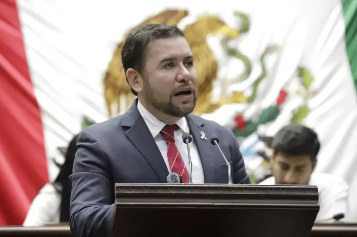 La iniciativa busca fomentar el respeto hacia maestros y su labor educativa en Michoacán.