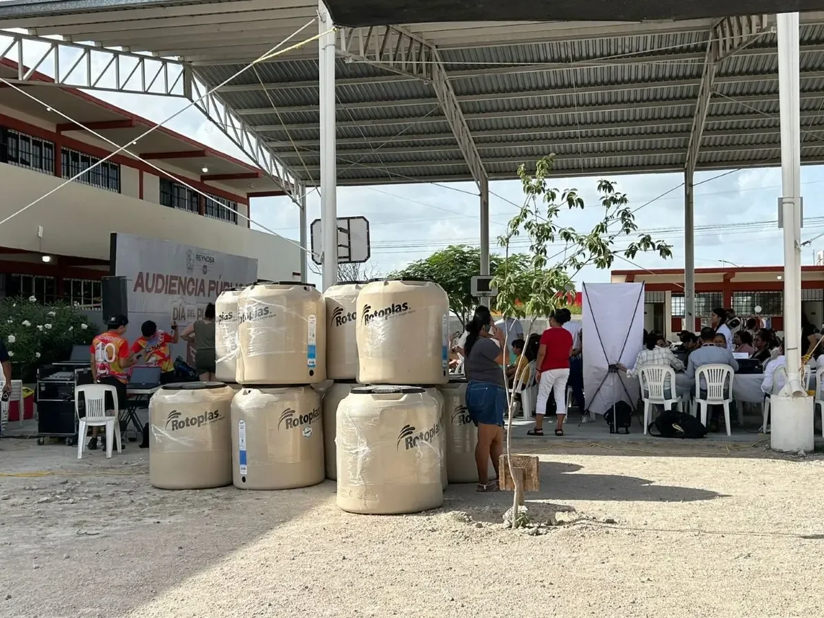 La entrega de tinacos y medidas de ahorro buscan asegurar el suministro hídricos para la población.