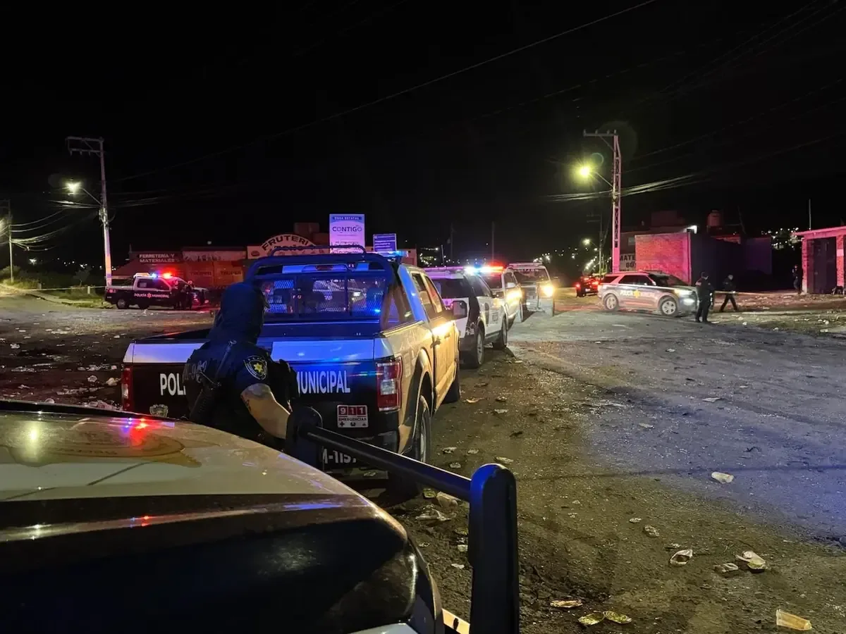 La riña surgió durante un evento relacionado con camionetas modificadas, dejando una persona sin vida.