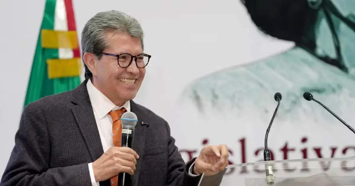 La decisión de Monreal marca un cambio significativo en su trayectoria política y educativa.