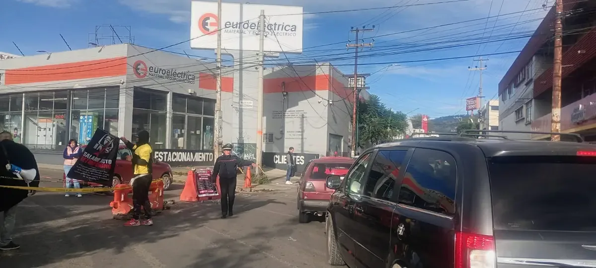 El alcalde de Toluca muestra su solidaridad hacia el personal del IMSS, pero destaca los problemas de movilidad ocasionados por protestas.
