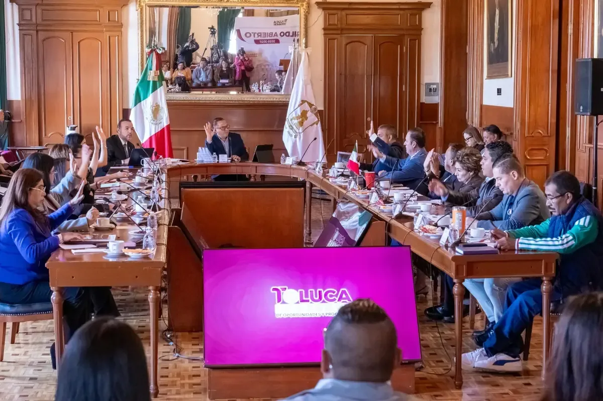 Durante una sesión de cabildo, el alcalde Moreno escuchó solicitudes sobre infraestructura y servicios públicos.