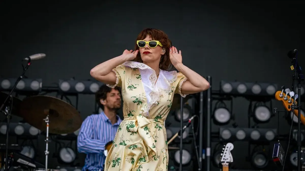 La emblemática banda indie emociona al público con sus grandes éxitos en Barcelona.