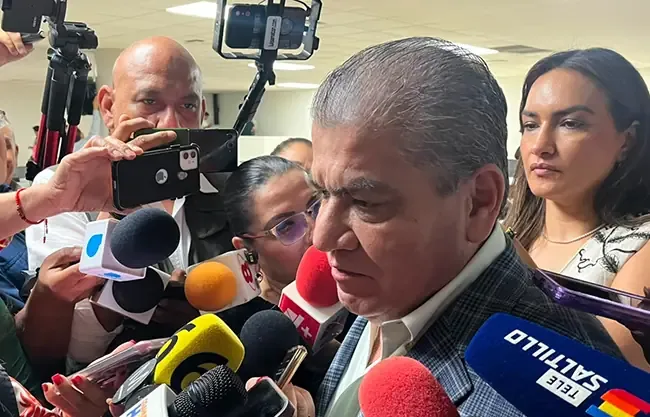 El alcalde de Torreón busca acelerar procesos y rendir cuentas para mejorar la eficiencia gubernamental.