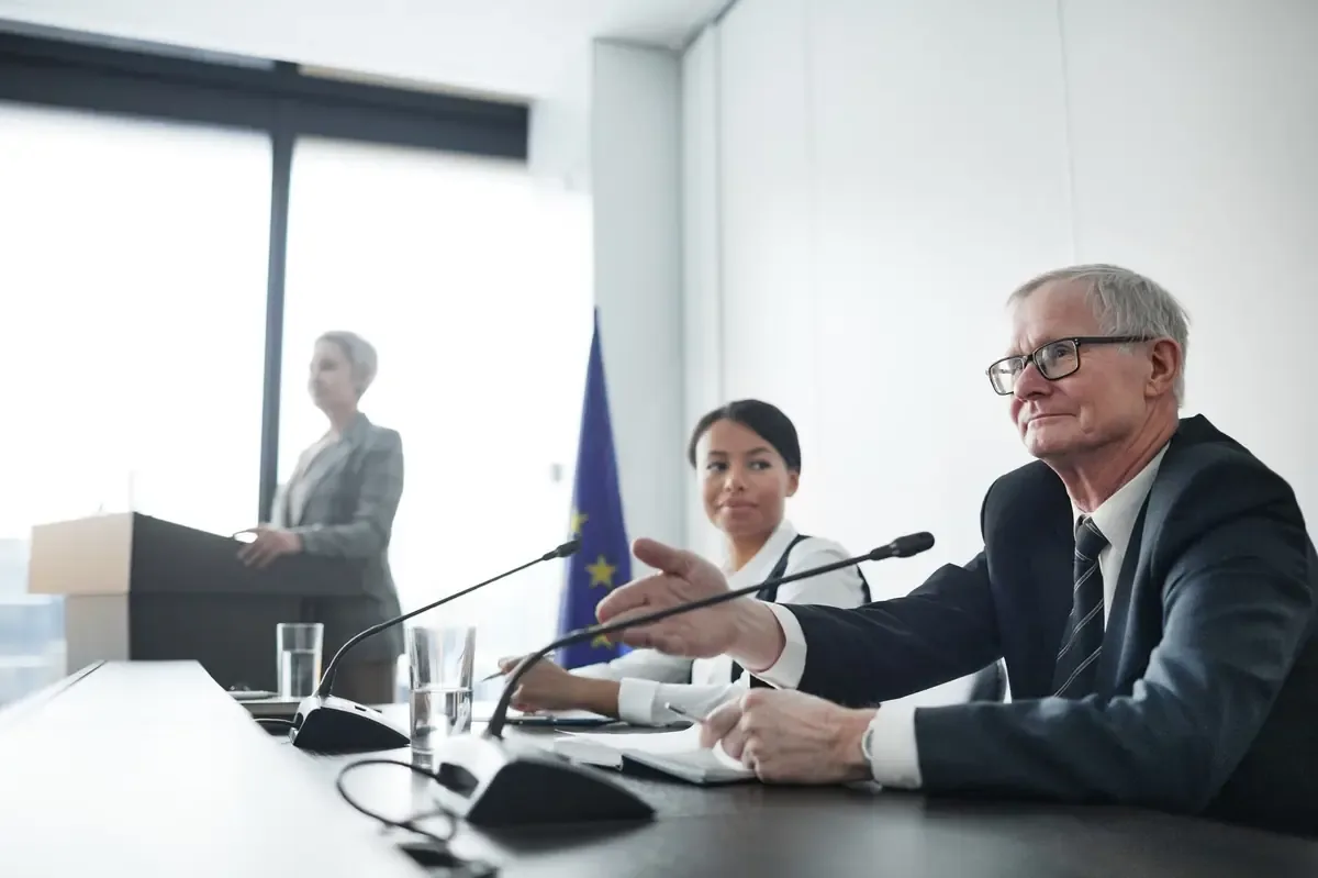 Roberto Lazzeri, nuevo embajador de México en EE.UU., enfrenta retos históricos en comercio e inversiones.