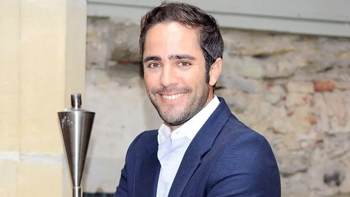 El presentador comparte su historia de esfuerzo y dedicación en sus años de formación.