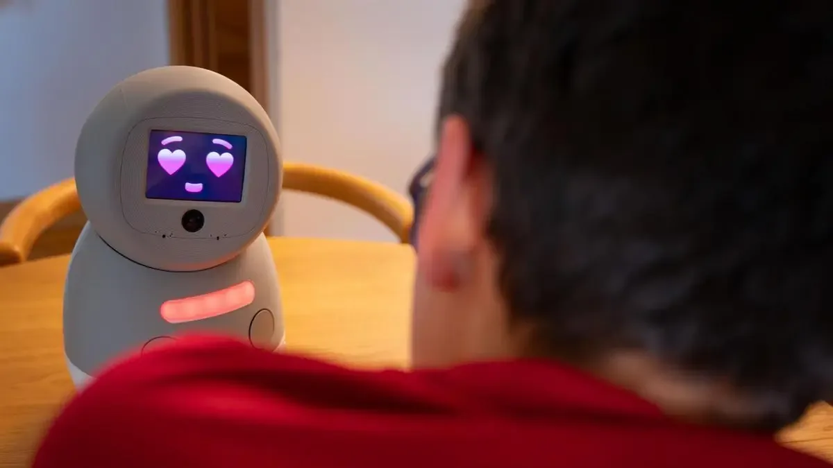 Un innovador robot social ayuda en el tratamiento de niños con autismo, mejorando su comunicación y estado de ánimo.