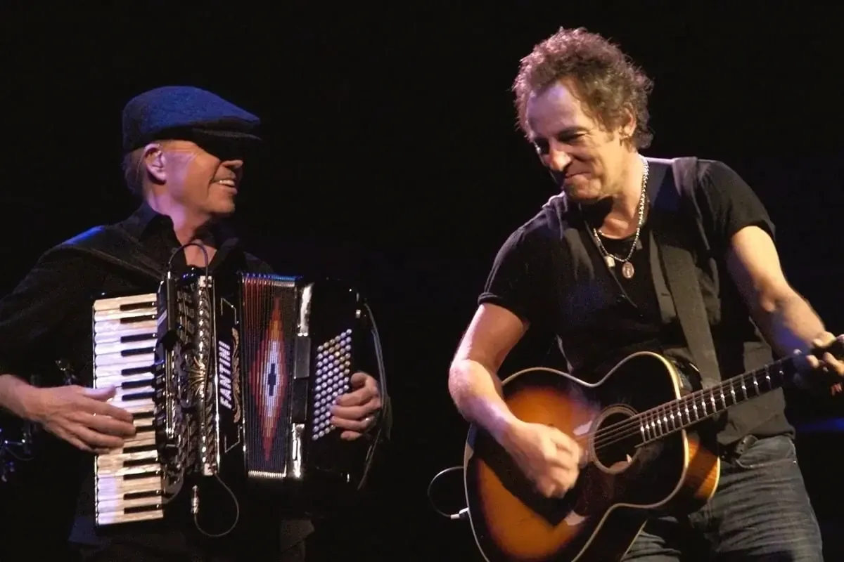 Explora cómo el acordeón ha enriquecido el sonido del rock en estas canciones memorables.
