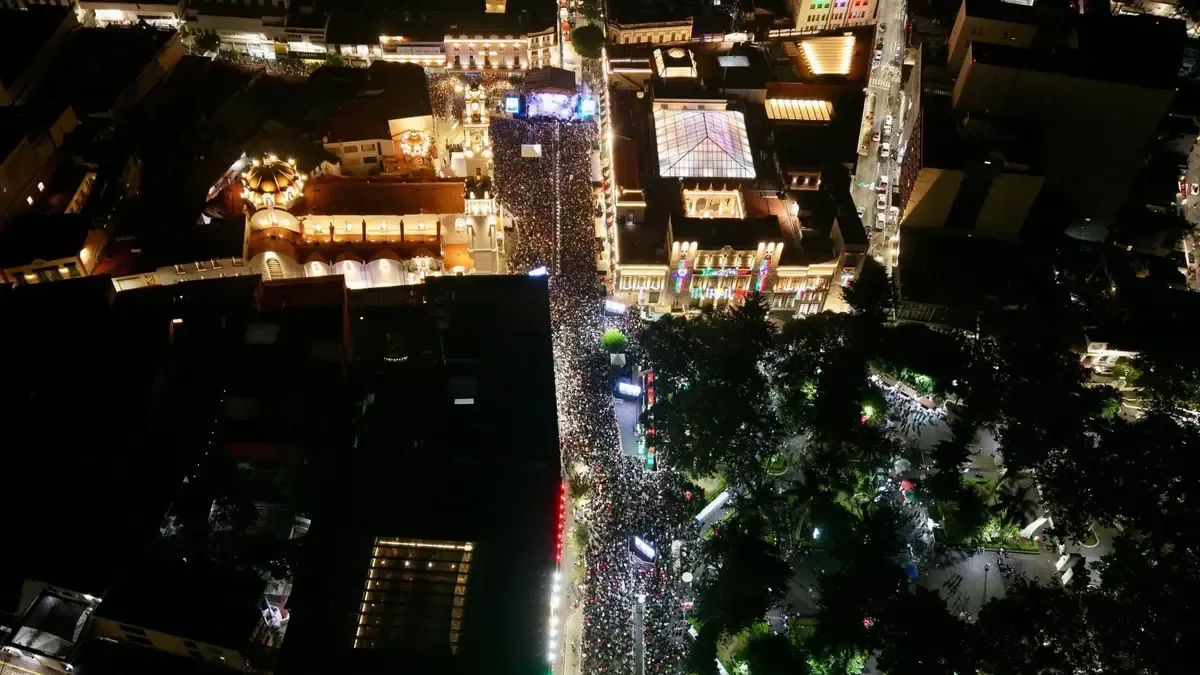 La ceremonia del Grito de Independencia reunió a miles en una celebración de identidad y unidad en Veracruz.