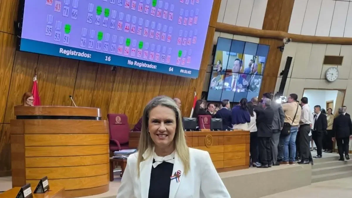 La diputada aclara su papel en el doctorado en medio de controversias sobre la validez de títulos.