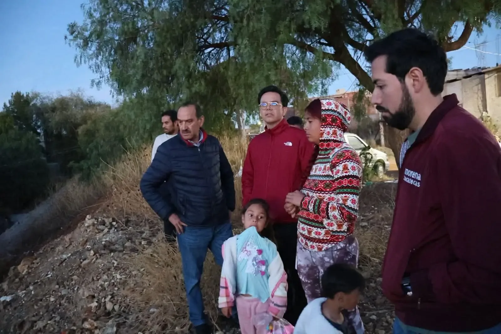 Rodrigo Reyes Mugüerza durante reuniones con la comunidad en Zacatecas.