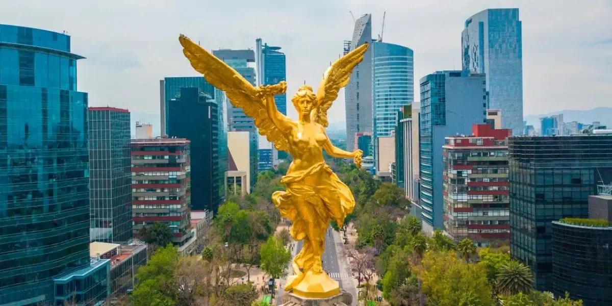 Roger Aliaga de Vanguard presenta su pronóstico económico en la Ciudad de México.