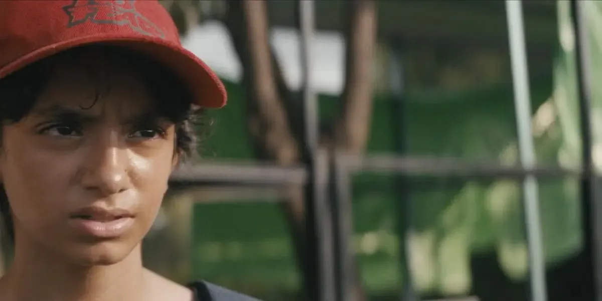 El cineasta reflexiona sobre la percepción de los inmigrantes en un coloquio tras la proyección de su película.