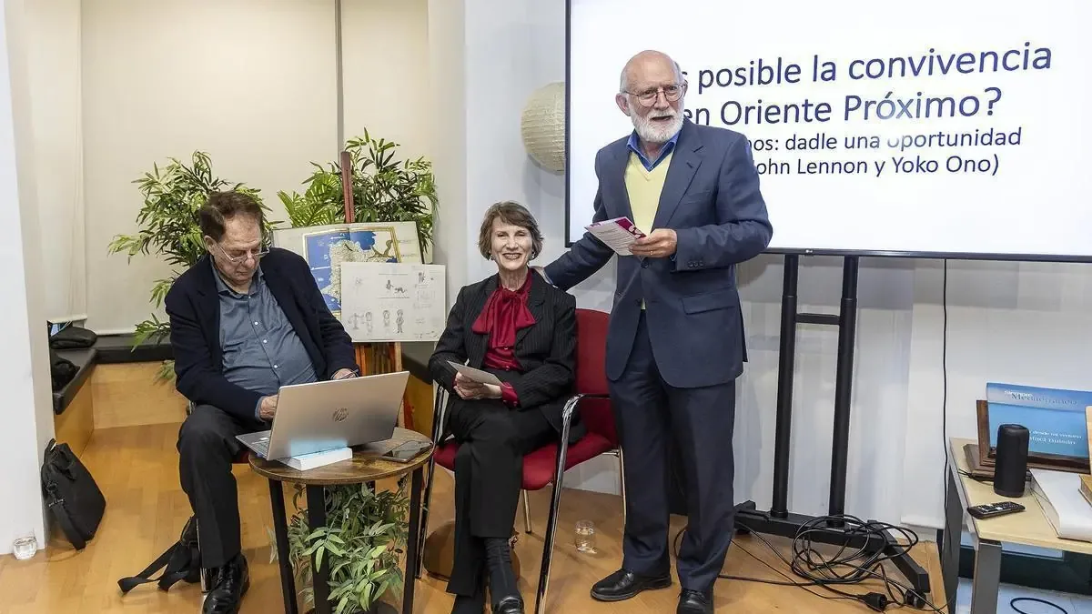 Ron Gidrón plantea la importancia del diálogo ante el conflicto en Oriente Medio.