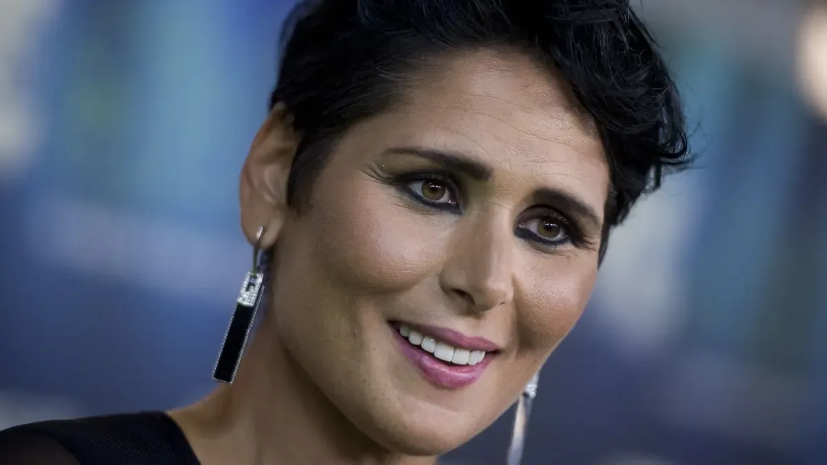 La cantante granadina confirma el fin de su relación y la cancelación del enlace matrimonial.