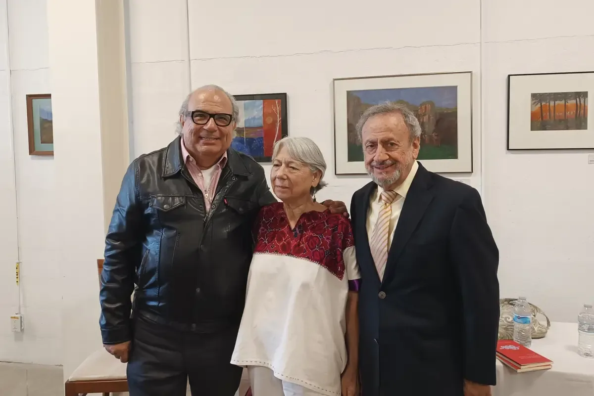 La escritora comparte su obra "El corazón tiene razones que la razón no entiende", explorando lo complejo de la existencia humana.