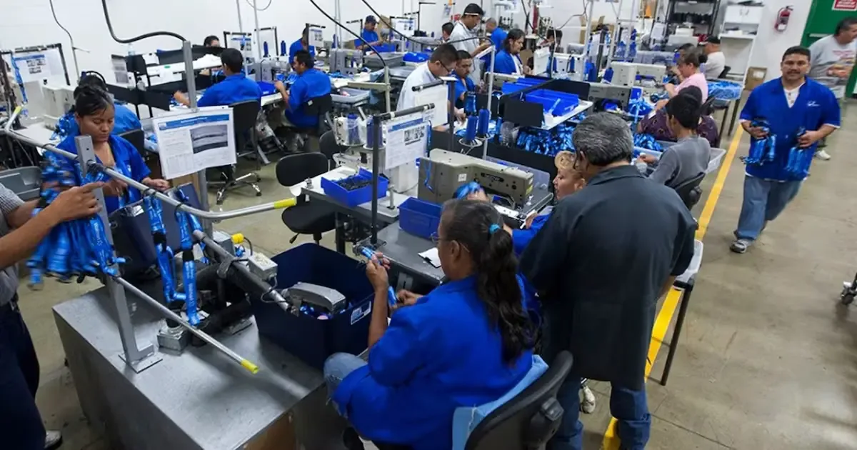 La disminución en la rotación laboral refleja estabilidad en la industria, aunque impacta la apertura de nuevas vacantes.