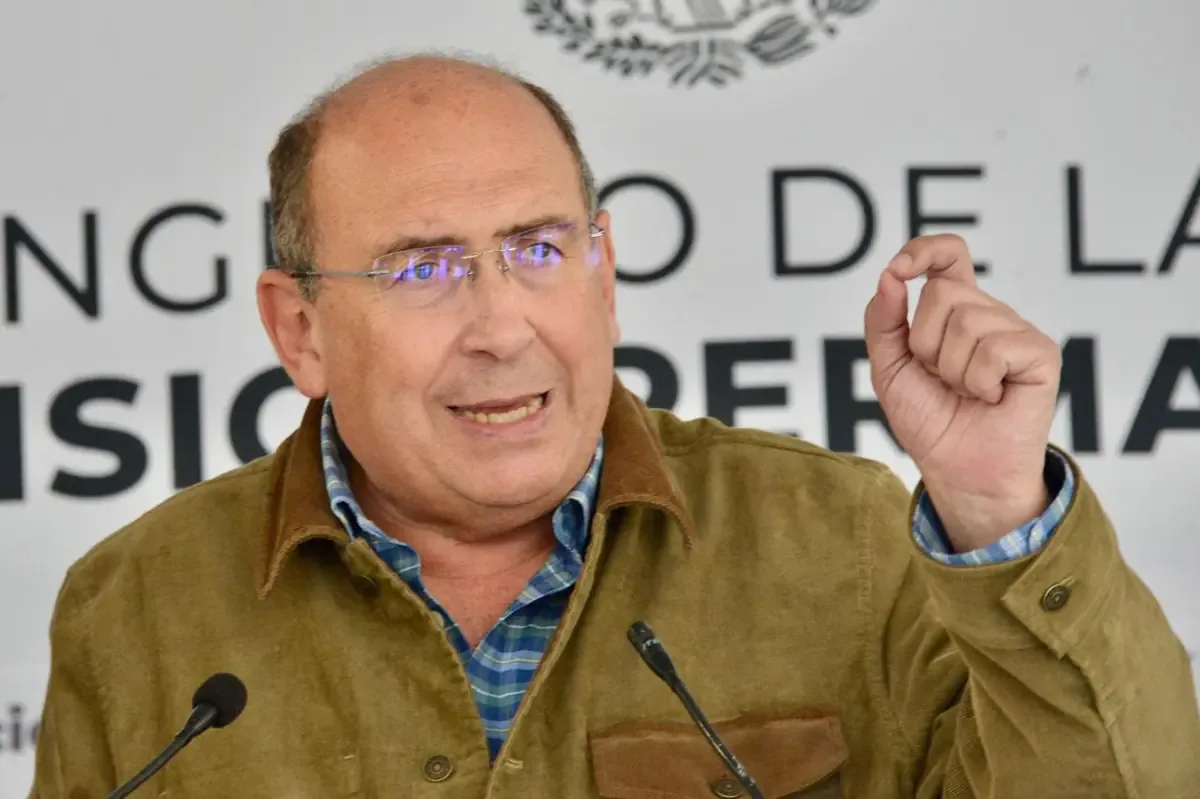 El diputado presenta una iniciativa para asegurar recursos a la red consular ante la reducción presupuestaria.