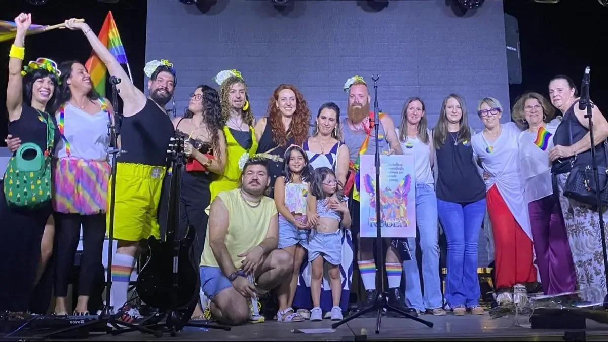 El pregonero llama a la aceptación y la educación en diversidad durante el evento.