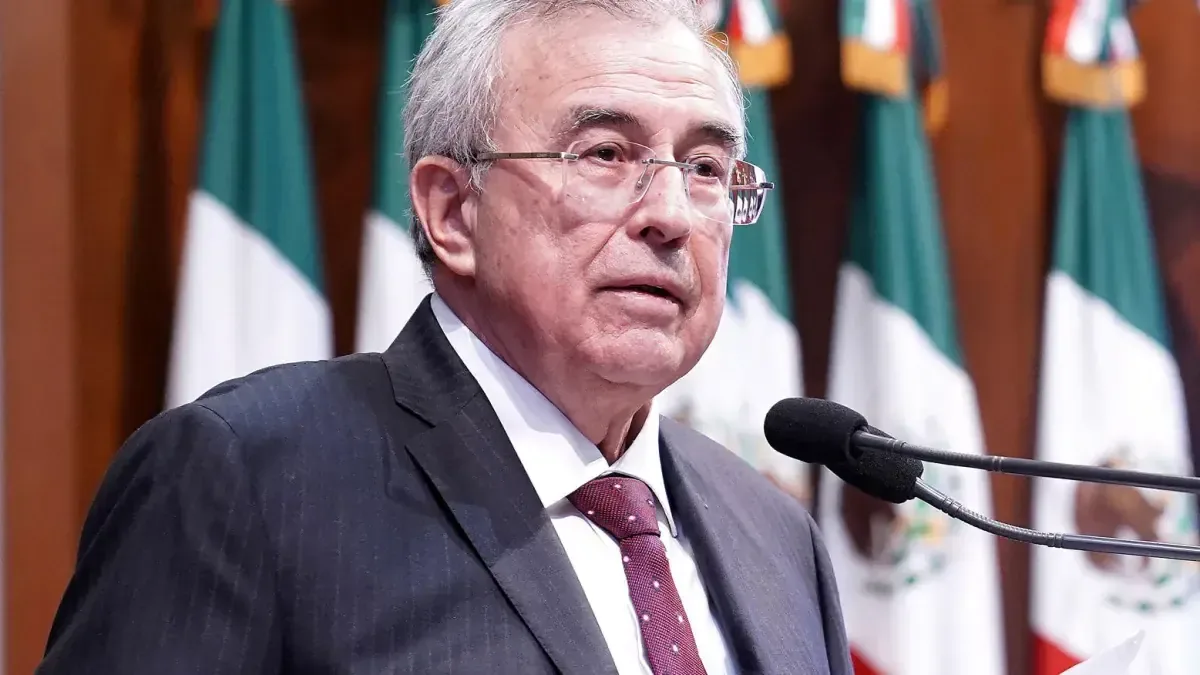 El gobernador de Sinaloa, en licencia, se presenta a declarar en Culiacán.
