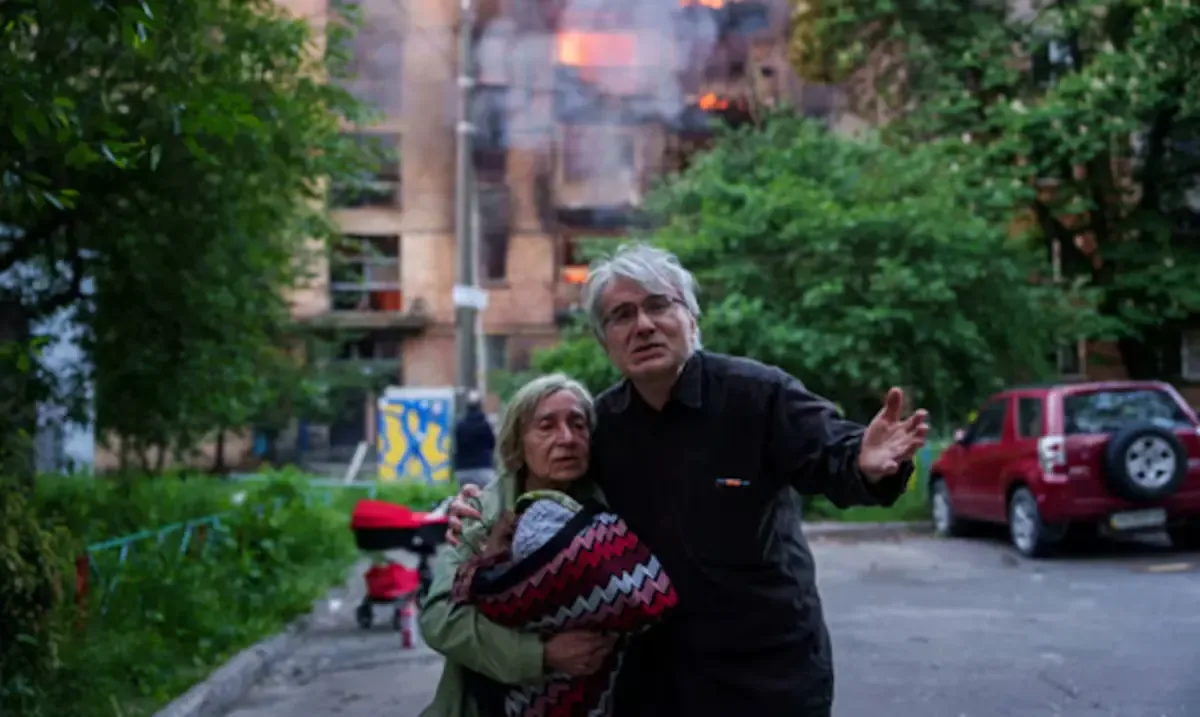 El bombardeo dejó al menos dos muertos y causó daños significativos en la capital ucraniana.
