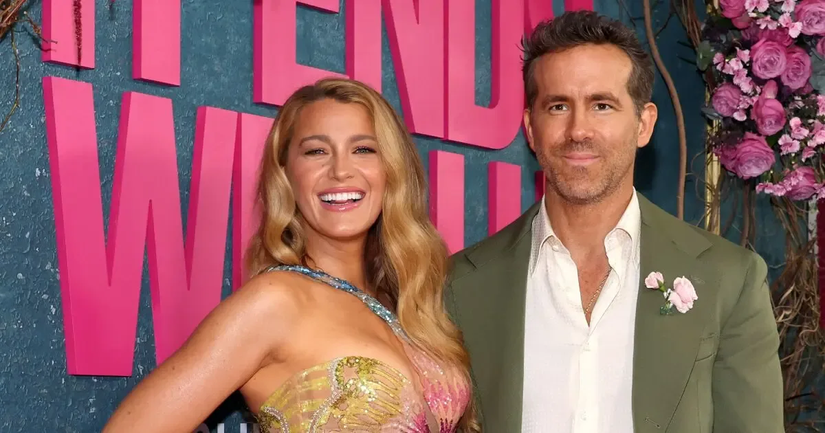 Ryan Reynolds y Blake Lively en un evento reciente mostrando su apoyo mutuo.