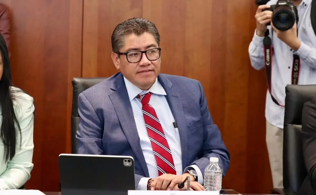 Monreal instó a Inzunza a asumir su responsabilidad política y mantenerse con su bancada.