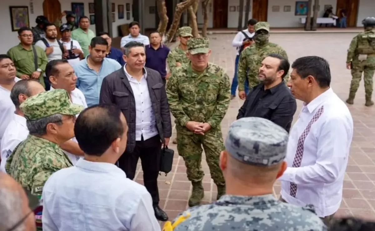 La reconstrucción de la policía es crucial para recuperar la confianza de la población y mejorar la seguridad en Juchitán.