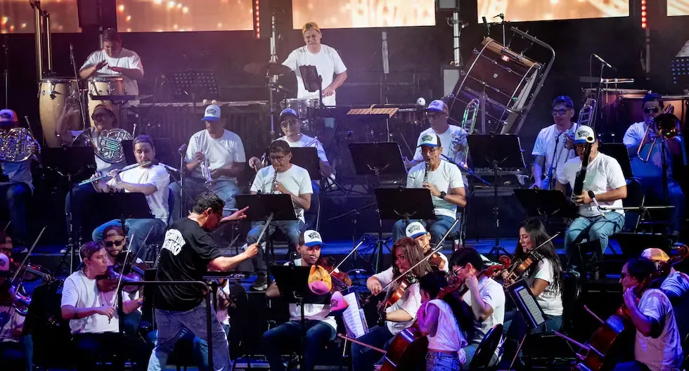 El espectáculo promete una experiencia única al llevar la salsa a un formato orquestal, con lujo de detalles.