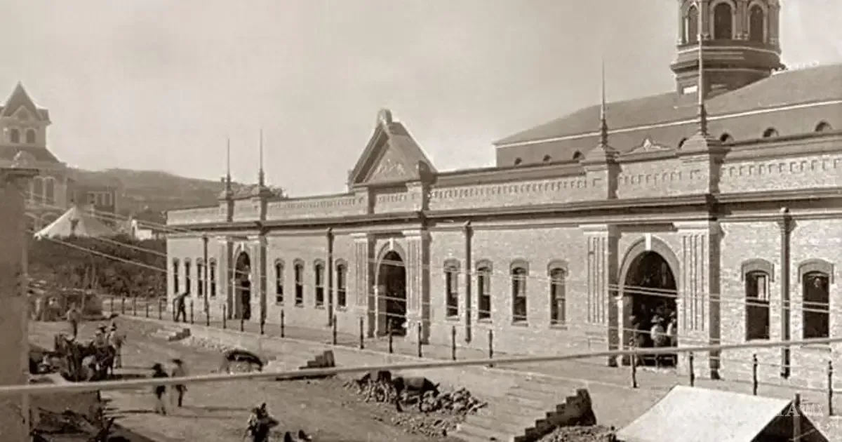 La ciudad de Saltillo conmemora sus 449 años, reflejando su transformación y legado cultural.