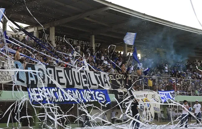 La afición de Saltillo se desbordó al ver a los Coyotes coronarse campeones.