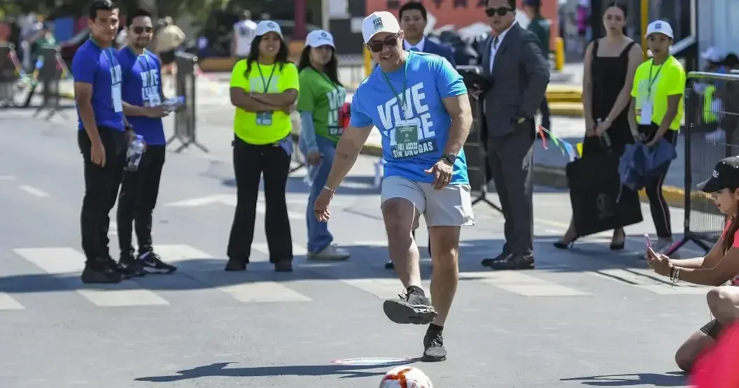 Un intento de récord reunió a 650 personas para fomentar el deporte y la convivencia familiar en Saltillo.