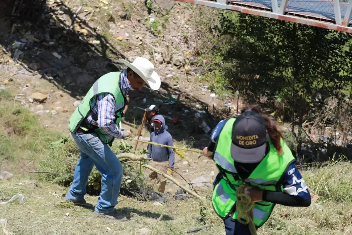 El Gobierno Municipal refuerza labores de limpieza ante la temporada de lluvias.