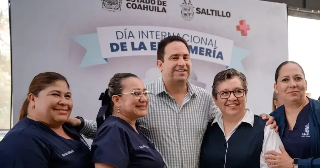 Se entrega equipo médico para fortalecer servicios de salud municipal en el Día Internacional de la Enfermería.