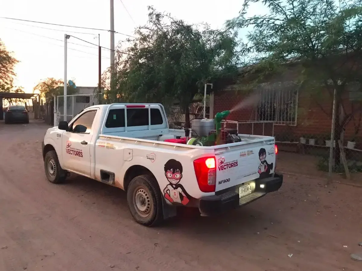 Este operativo busca reducir el riesgo de dengue en colonias afectadas por las lluvias.