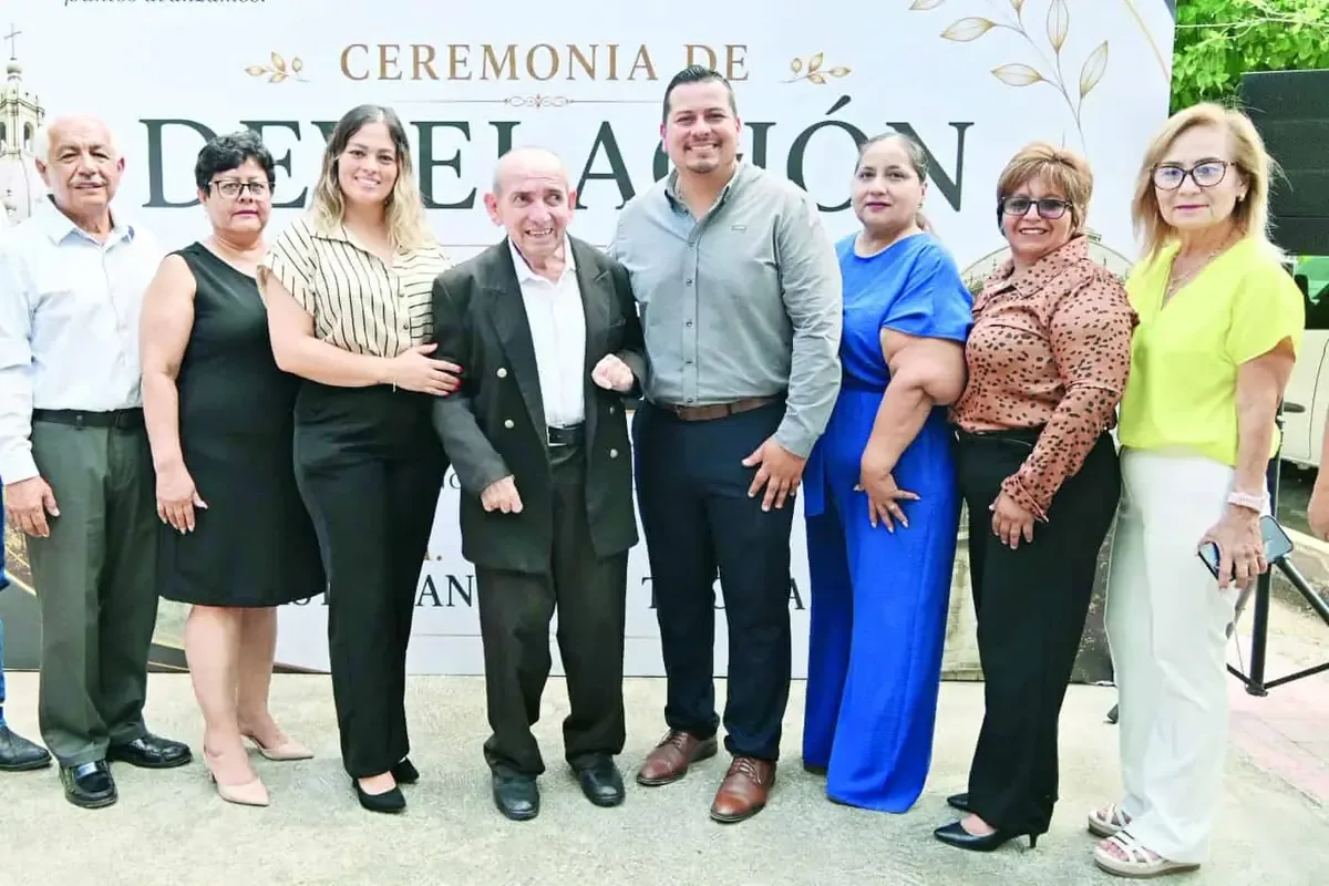 Javier Flores Rodríguez reconoce contribuciones de personalidades locales en la Feria San Buenaventura 2026.