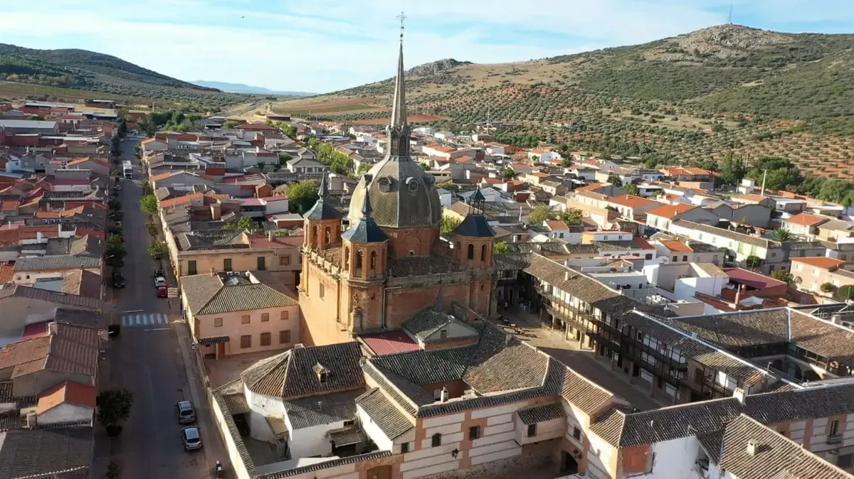 El nuevo Ayuntamiento se ubicará en la Plaza Mayor del municipio, beneficiando a los habitantes locales.