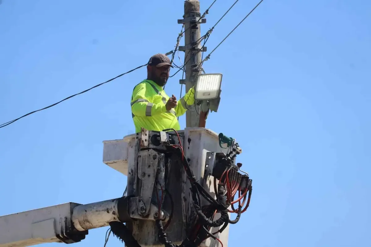 El programa de modernización del alumbrado busca mejorar la seguridad ciudadana en el municipio.