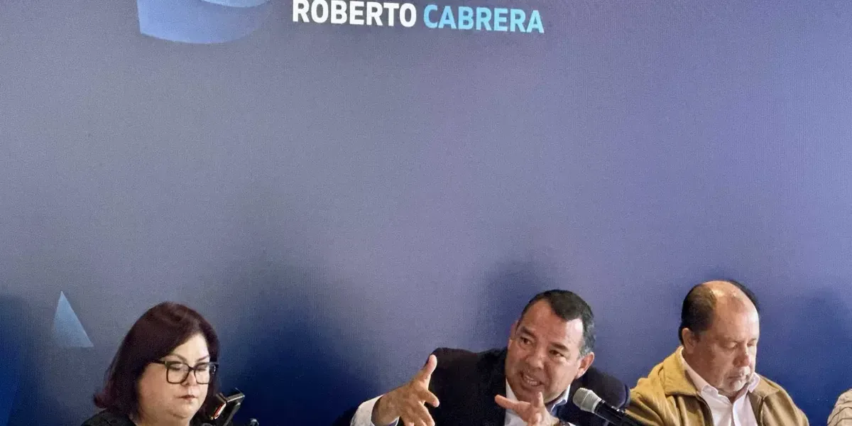 El presidente municipal Roberto Cabrera Valencia presenta su quinto informe de gobierno destacando inversiones en seguridad.