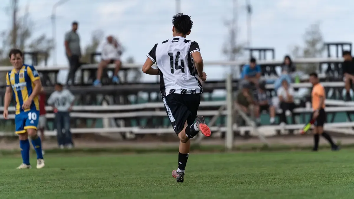 La goleada asegura el retorno del equipo platense a la máxima categoría del rugby bonaerense.
