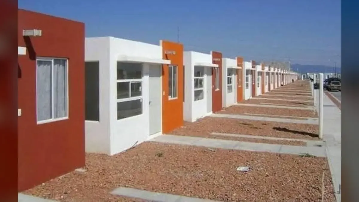 El alcalde Enrique Galindo establece compromisos para facilitar la construcción de viviendas en la capital.