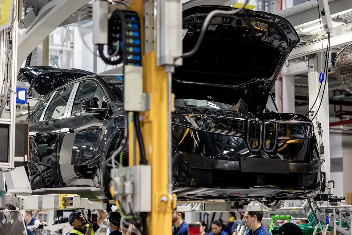 La planta de BMW en San Luis Potosí iniciará producción de vehículos eléctricos y baterías en 2027.